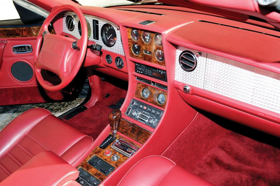 Интерьер Bentley Azure Turbo 1996 года  (фото 3 из 15)
